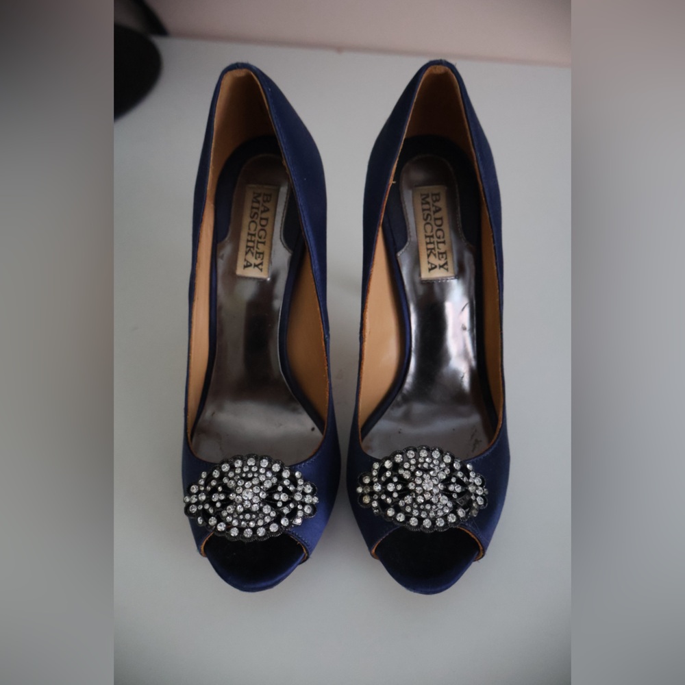 Badgley Mischka Navy Blue Satin Platform Peep Toe Pumps || SZ 6 1/2